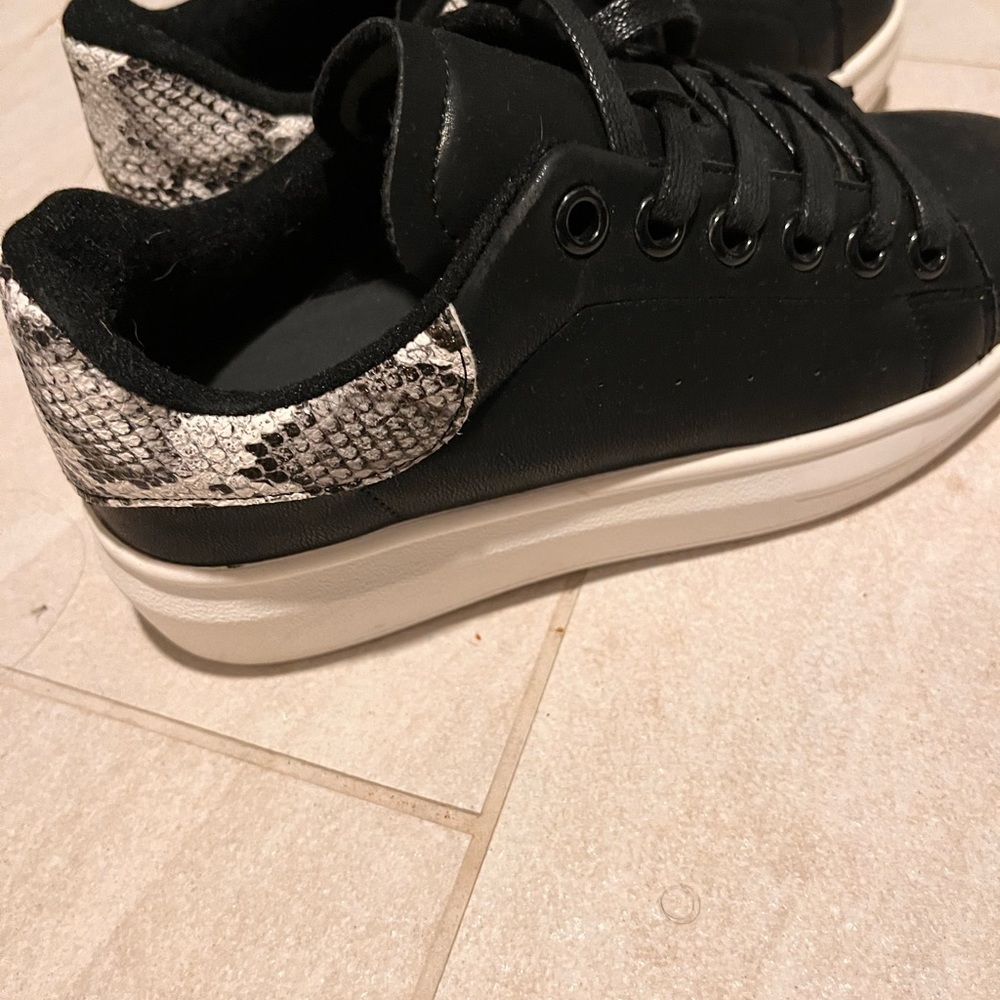 Seven sneakers NWOT